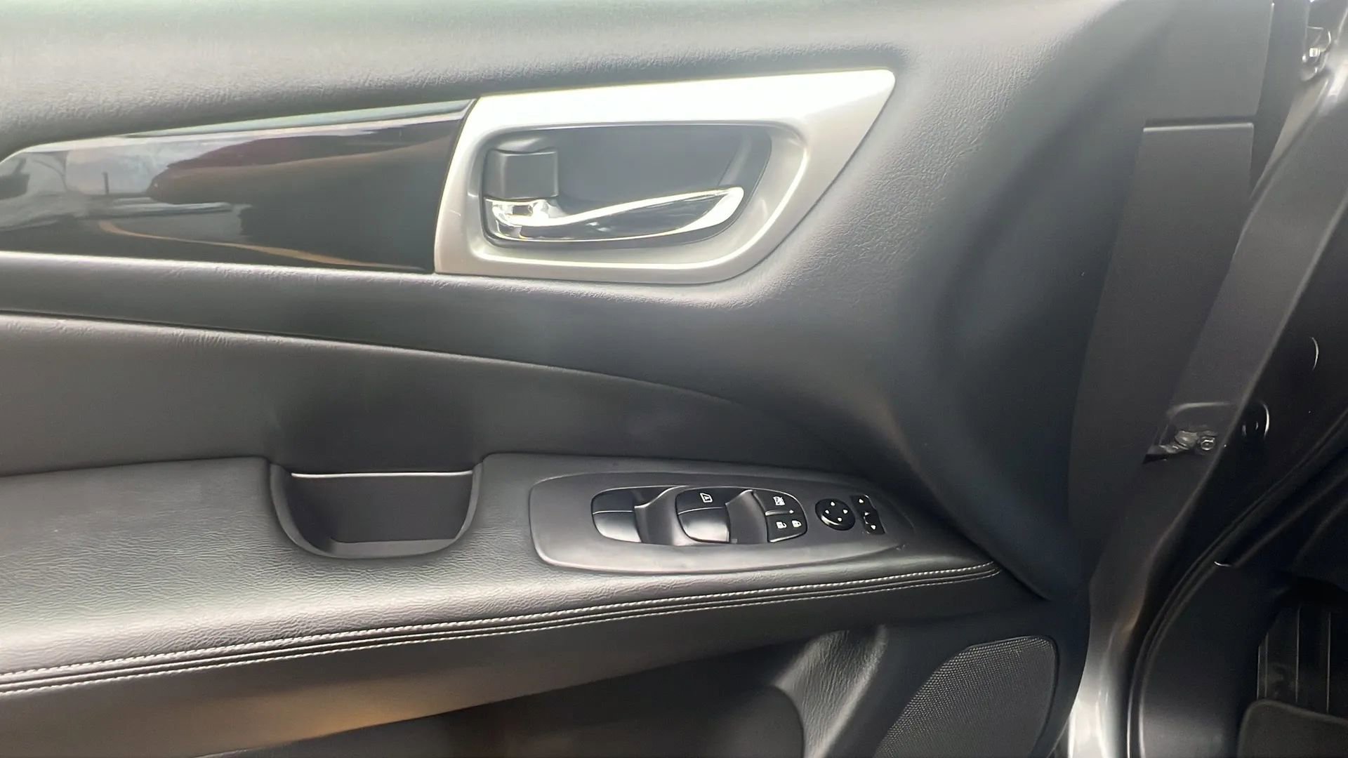 Used 2019 Nissan Pathfinder S image 23