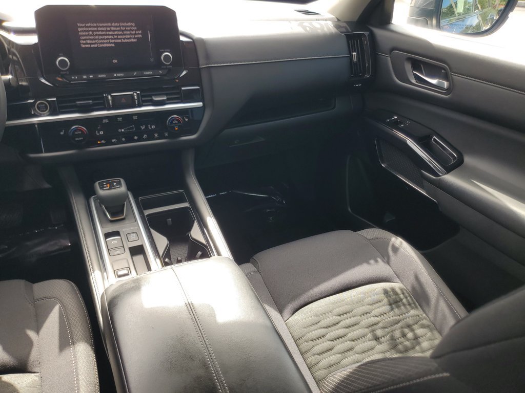 Certified 2022 Nissan Pathfinder SV w/ SV Black Package FWD image 15