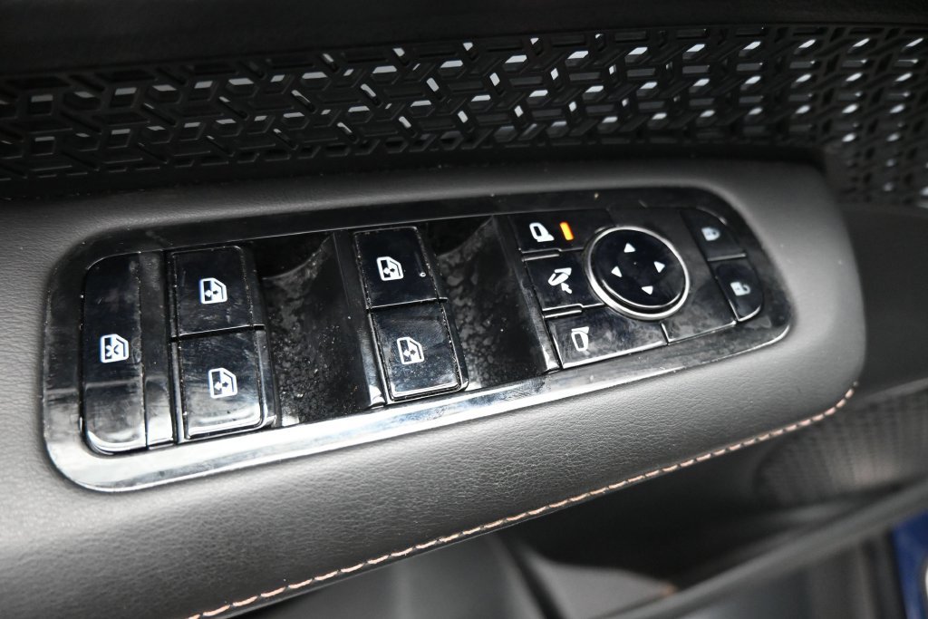 Used 2023 Nissan Ariya AWD image 11