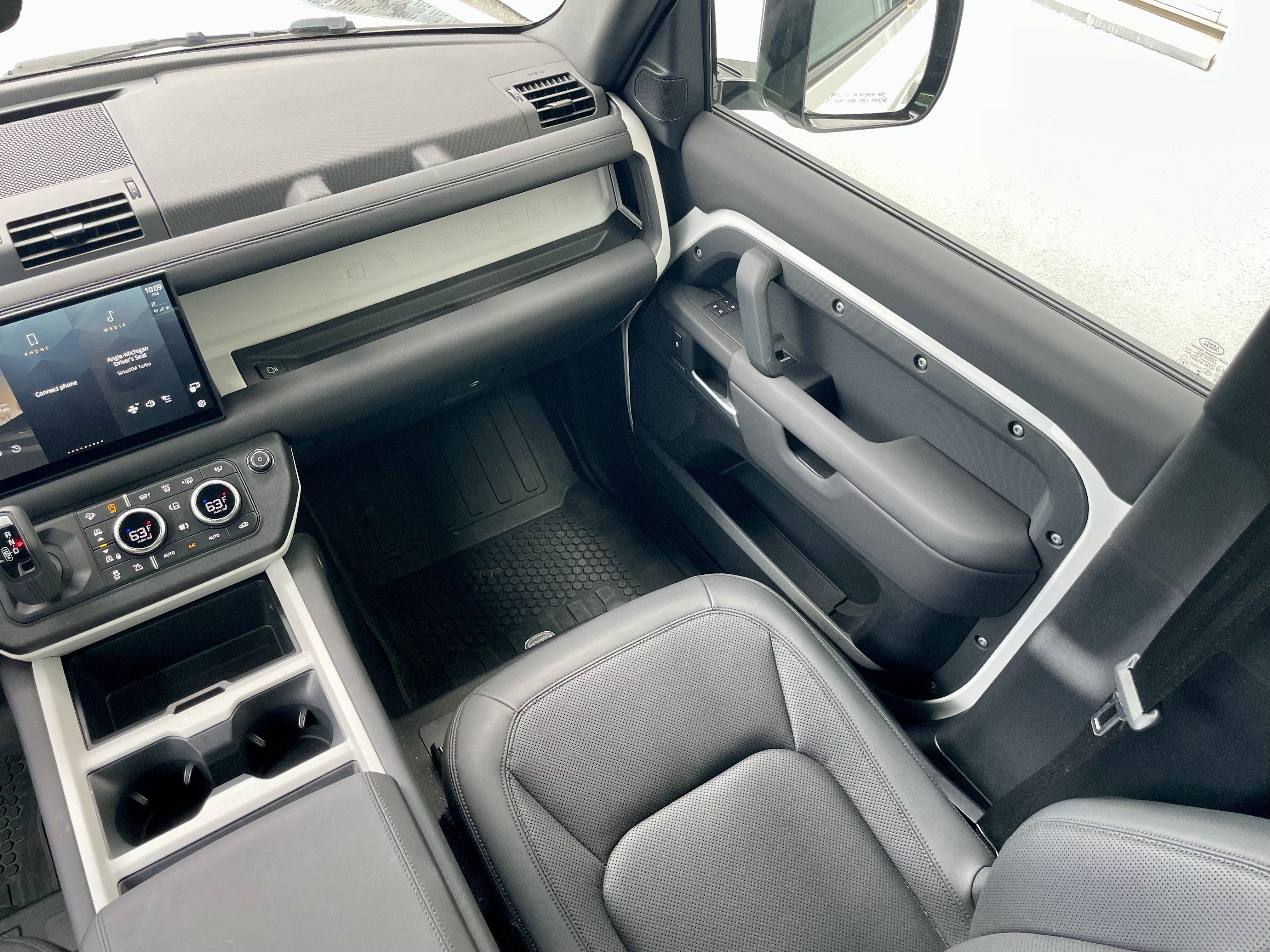 Certified 2025 Land Rover Defender 110 X-Dynamic SE AWD/4WD image 18