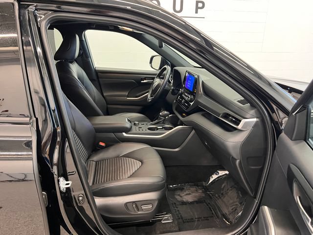 Used 2025 Toyota Highlander XSE AWD/4WD image 14
