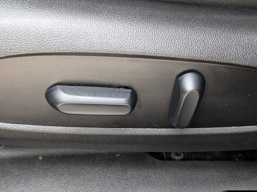 Used 2019 Chevrolet Cruze Premier image 19