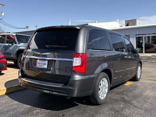 Used 2015 Chrysler Town & Country Touring w/ Driver Convenience Group image 14