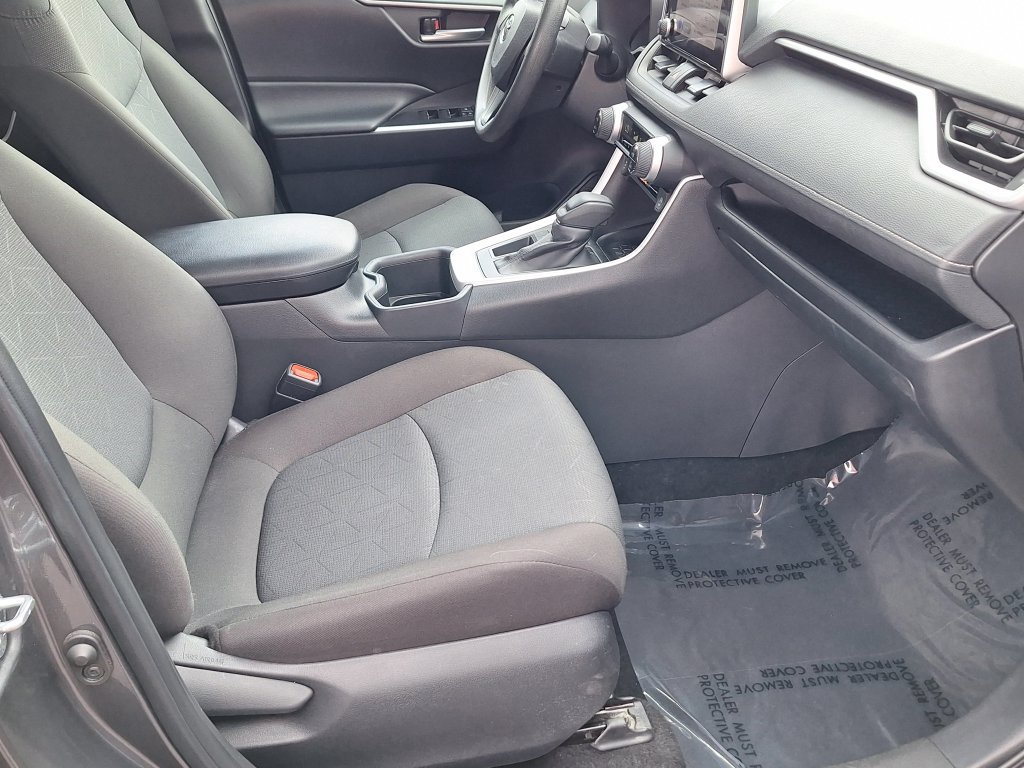 Used 2025 Toyota RAV4 XLE FWD image 24