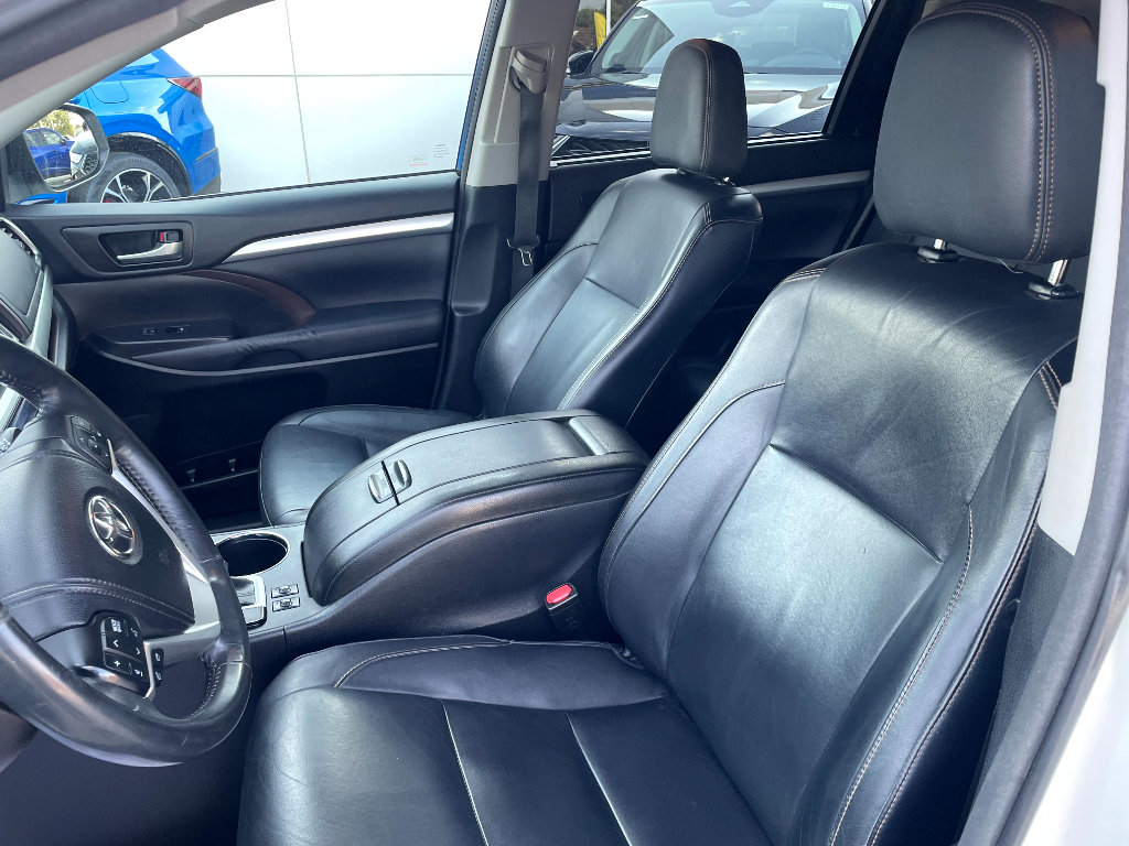 Used 2015 Toyota Highlander XLE AWD/4WD image 11