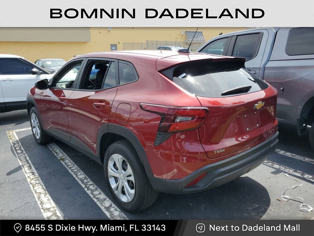 Used 2025 Chevrolet Trax LS image 3