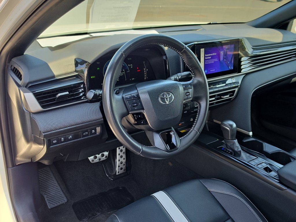 Used 2025 Toyota Camry SE FWD image 13