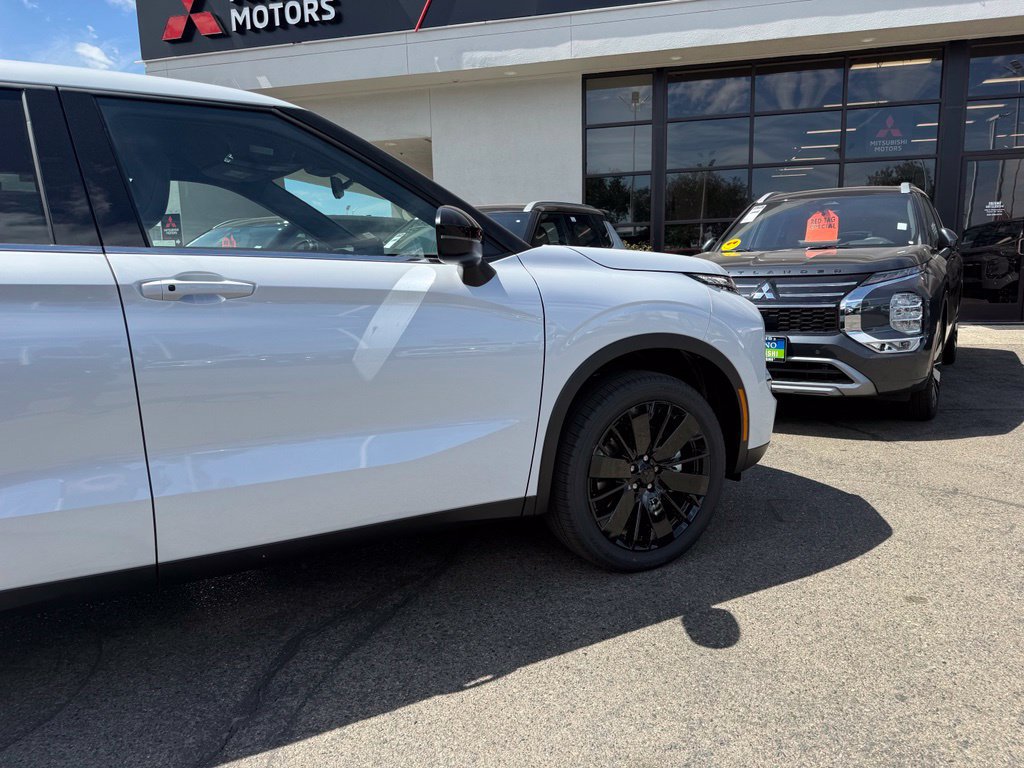 New 2026 Mitsubishi Outlander LE FWD image 13