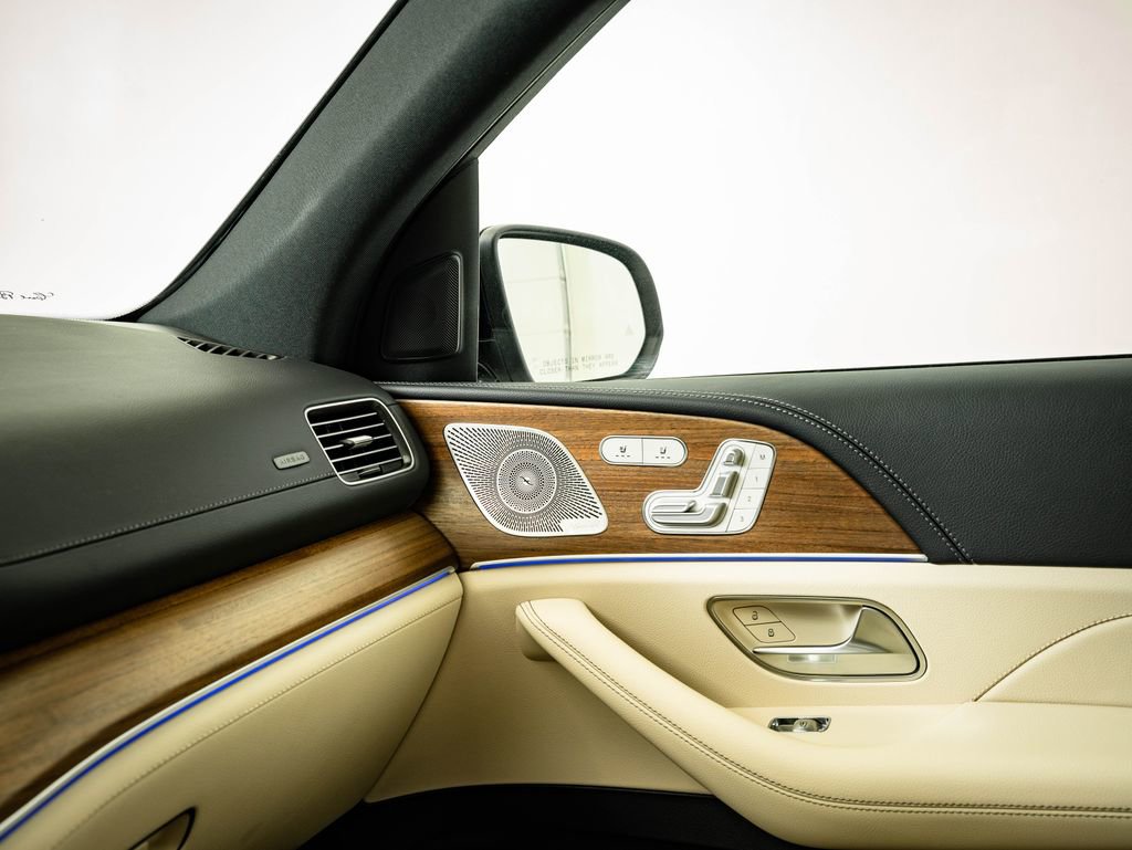 Used 2025 Mercedes-Benz GLS 450 4MATIC image 41