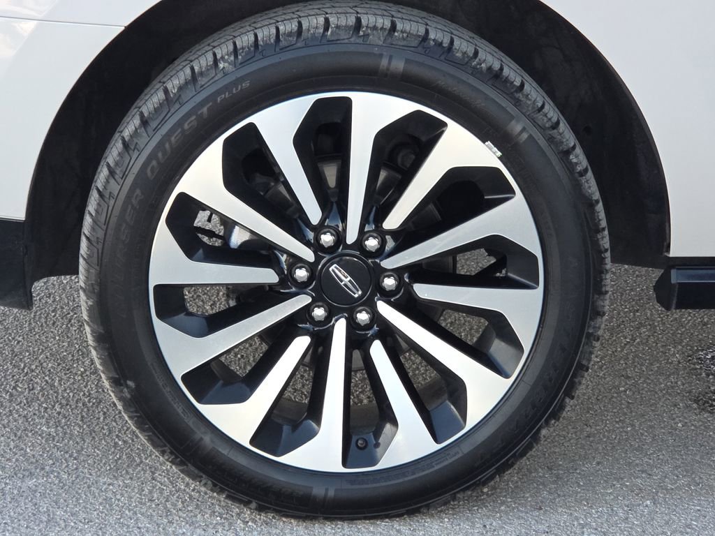 Used 2024 Lincoln Navigator Reserve image 9