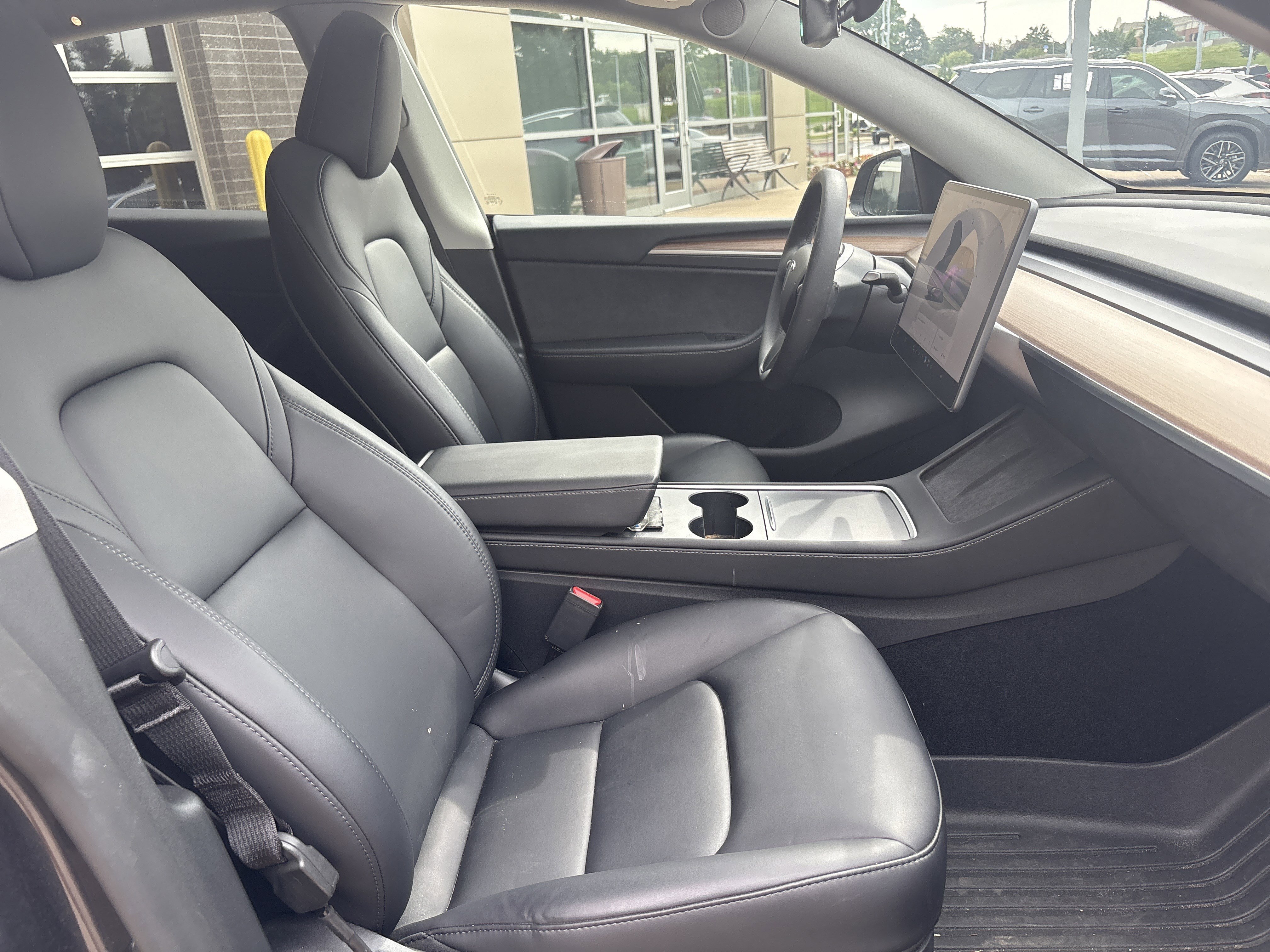 Used 2024 Tesla Model Y Long Range AWD/4WD image 33