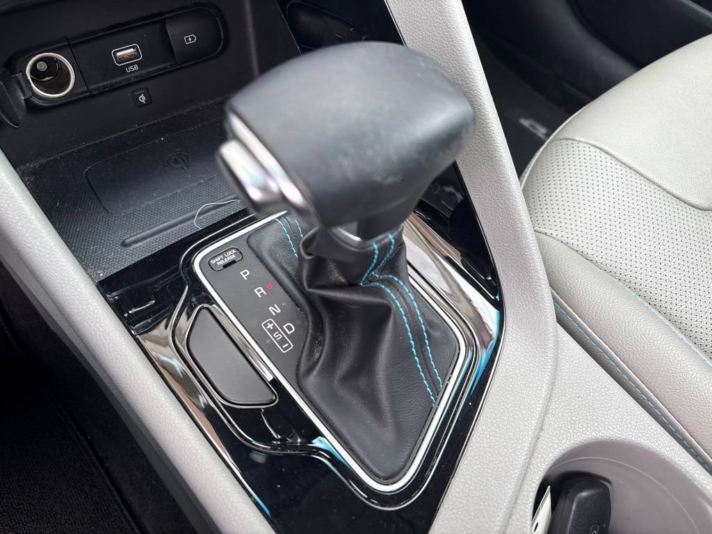 Certified 2022 Kia Niro Touring Special Edition FWD image 19