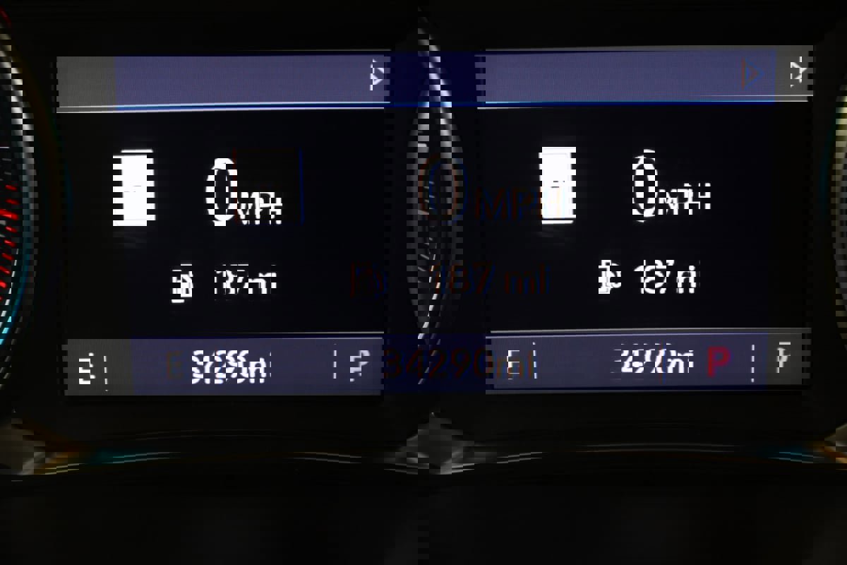 Used 2023 Chevrolet Traverse RS image 37