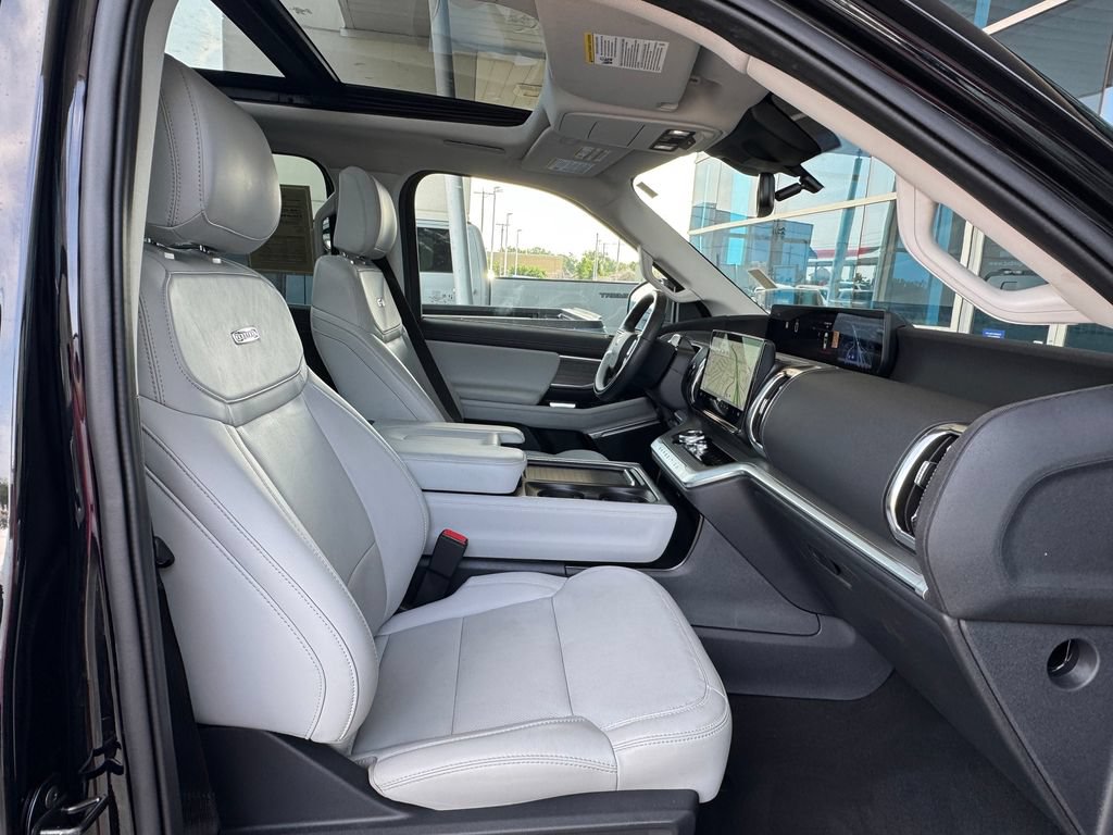 Used 2025 Ford Expedition Platinum w/ Driver's Package AWD/4WD image 27