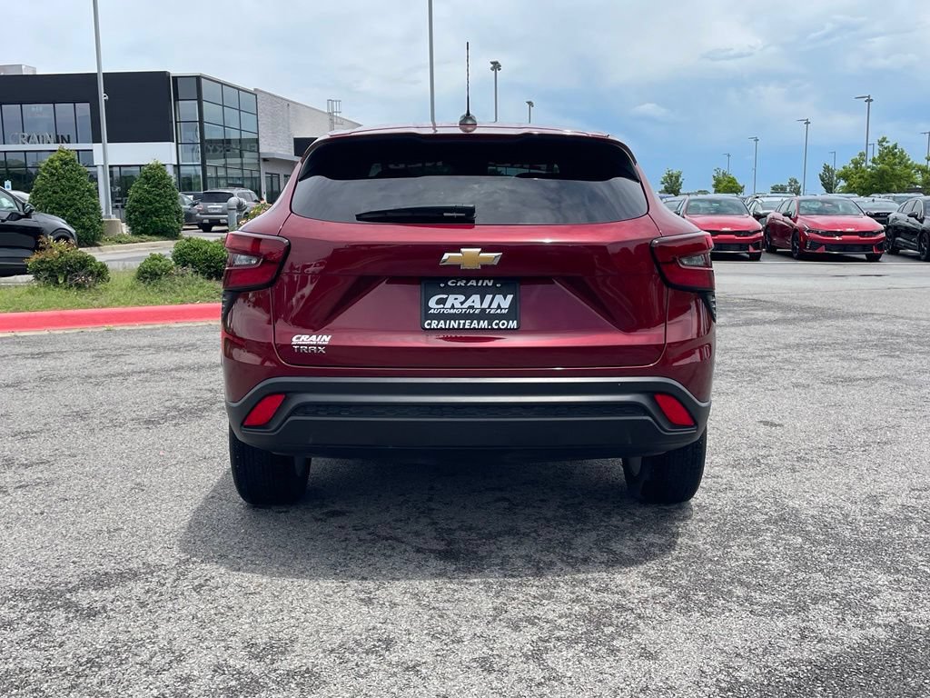 Used 2025 Chevrolet Trax LS w/ LS Convenience Package FWD image 6