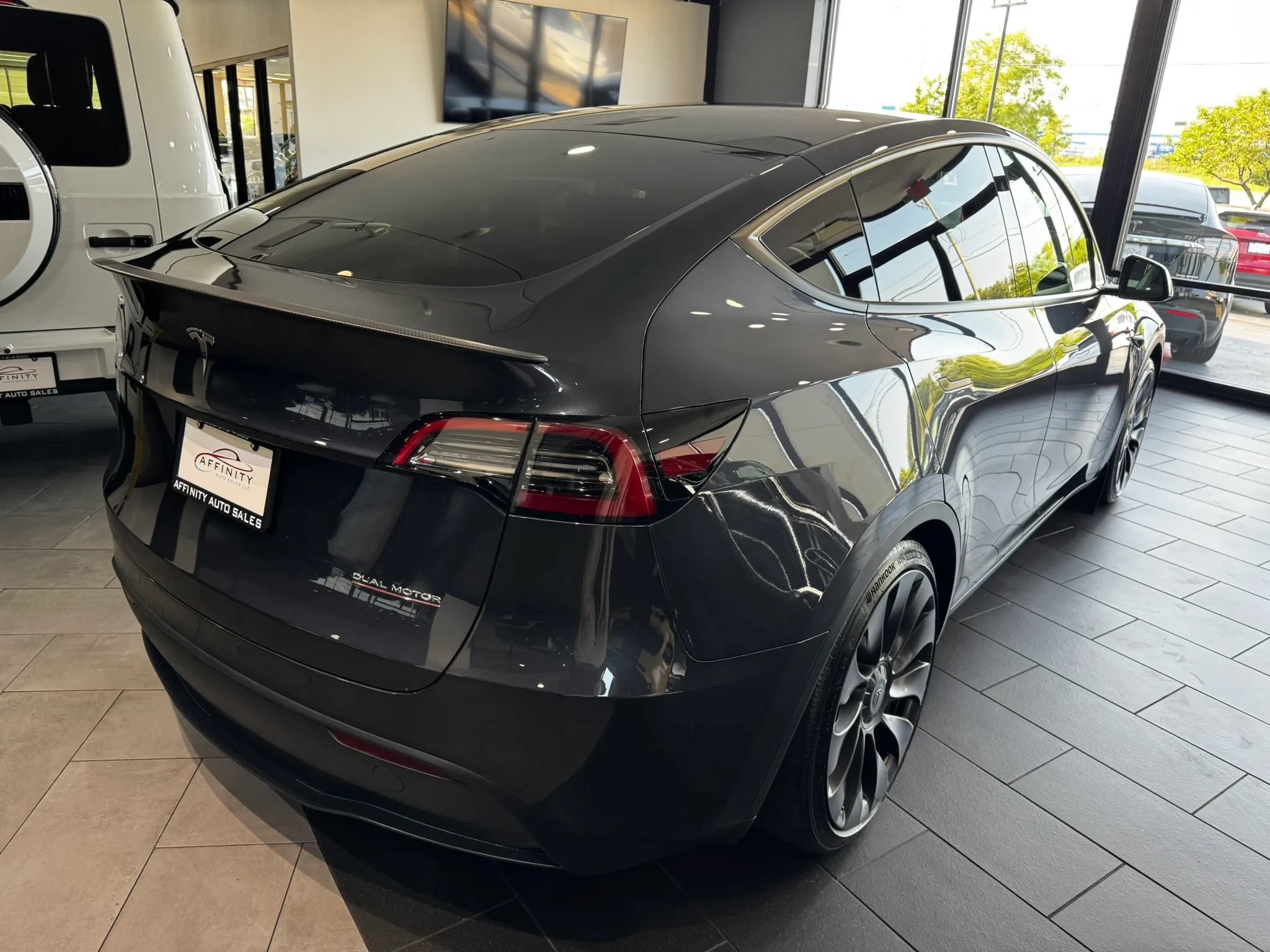 Used 2024 Tesla Model Y Performance AWD/4WD image 5