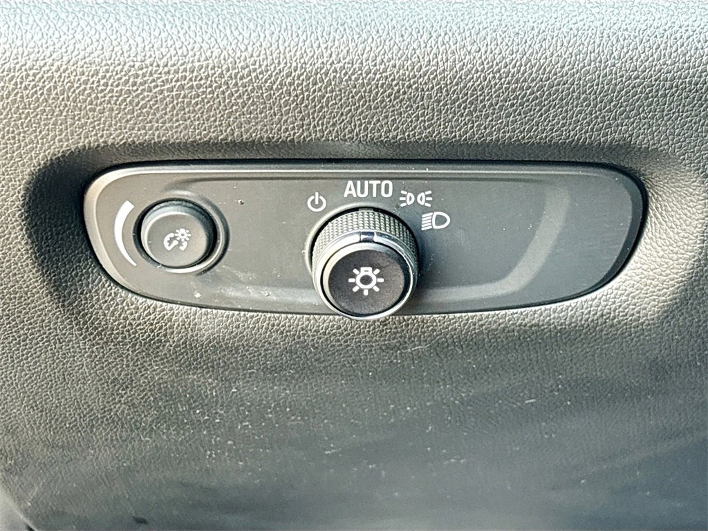 Used 2023 Chevrolet Traverse High Country image 10