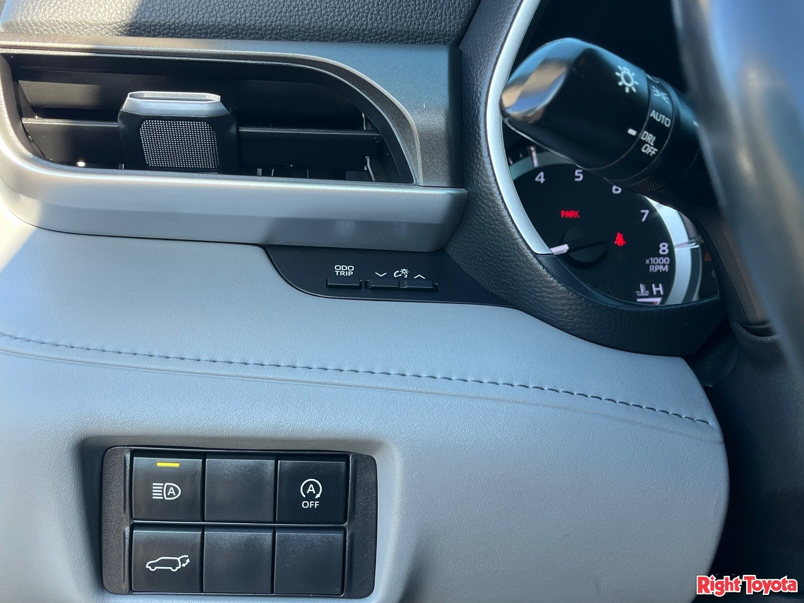 Used 2023 Toyota Highlander XLE FWD image 34