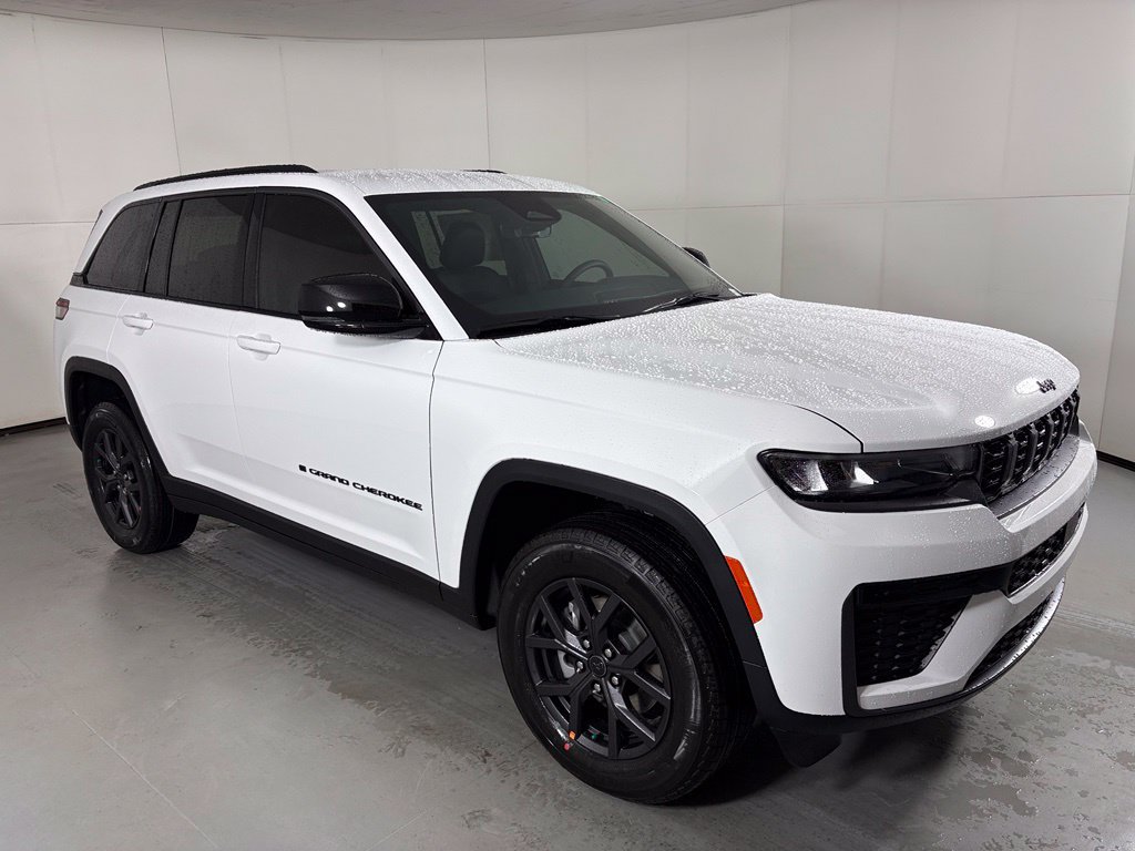 New 2027 Jeep Grand Cherokee Altitude RWD image 2