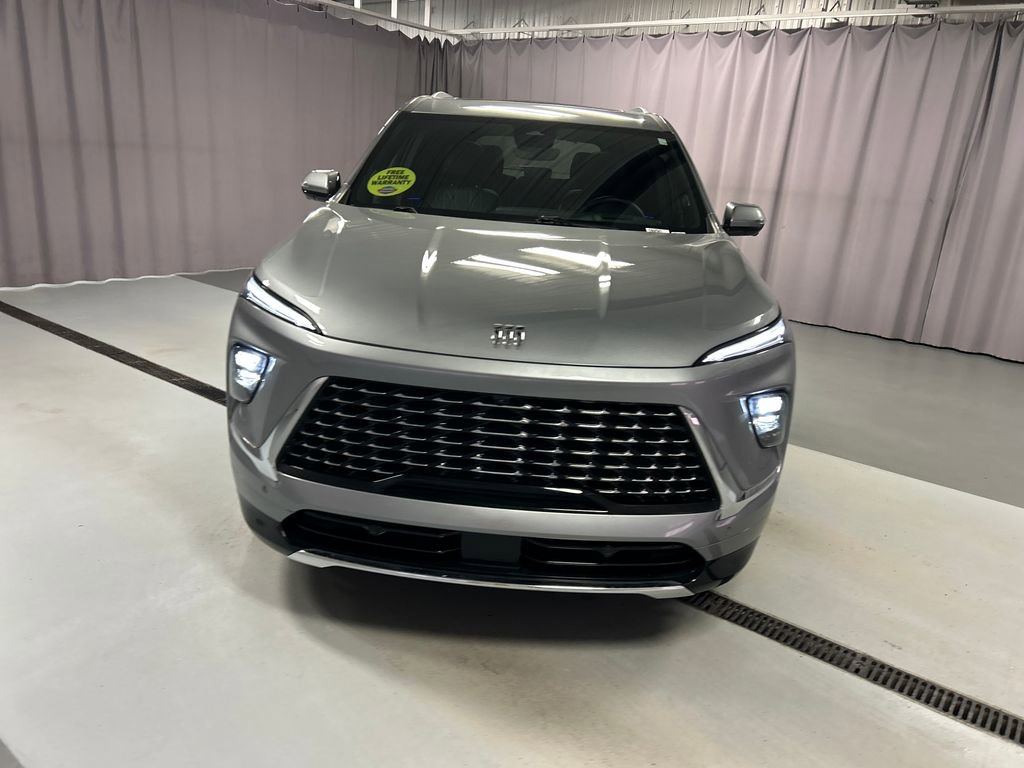 Used 2025 Buick Enclave Avenir video 2