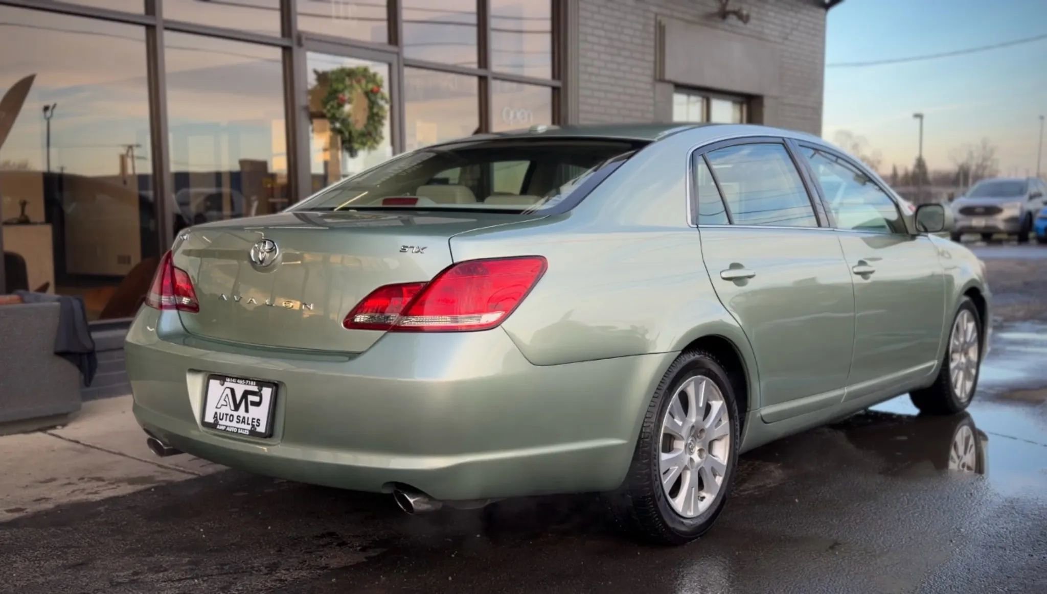 Used 2010 Toyota Avalon XLS image 3