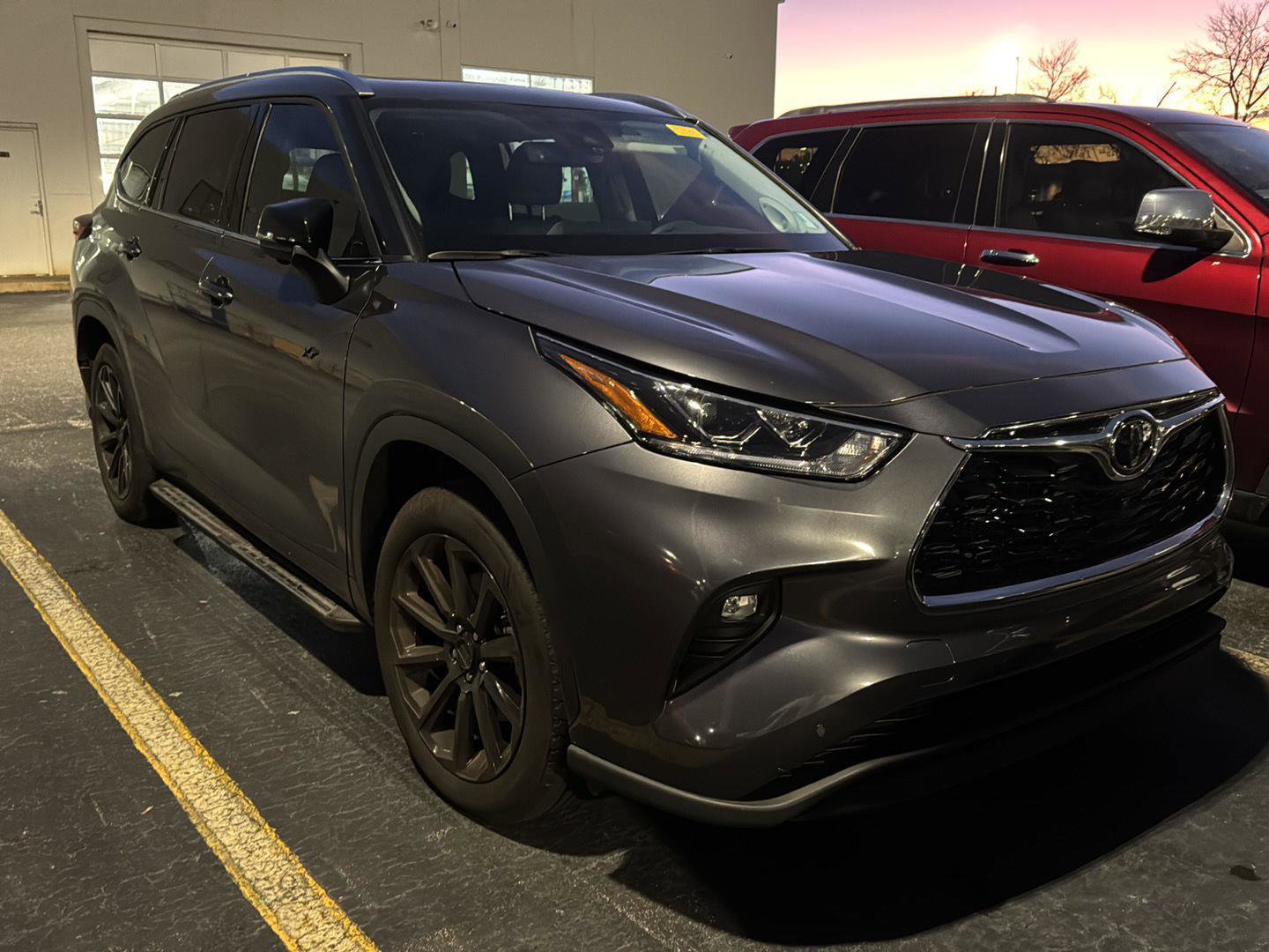 Used 2025 Toyota Highlander Limited image 3