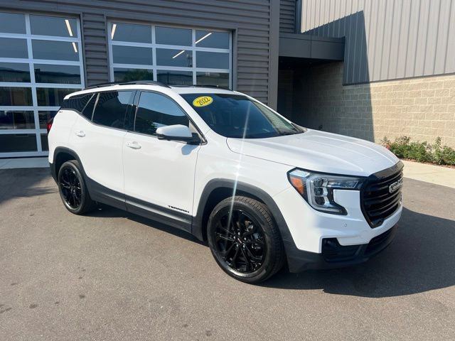 Used 2022 GMC Terrain SLT w/ Tech Package AWD/4WD image 3