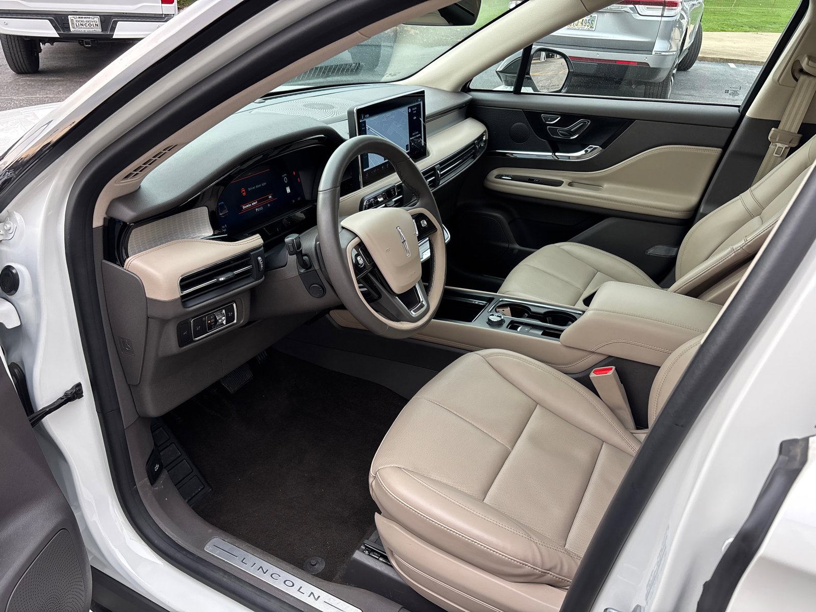 Certified 2024 Lincoln Corsair AWD w/ Equipment Group 101A image 25