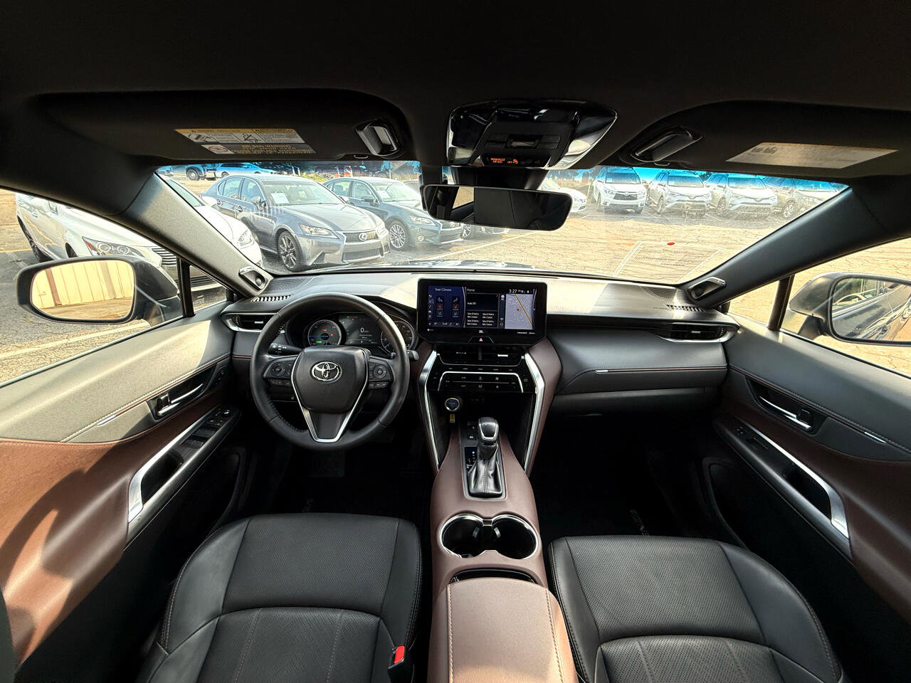 Used 2021 Toyota Venza XLE w/ Softex Package image 2