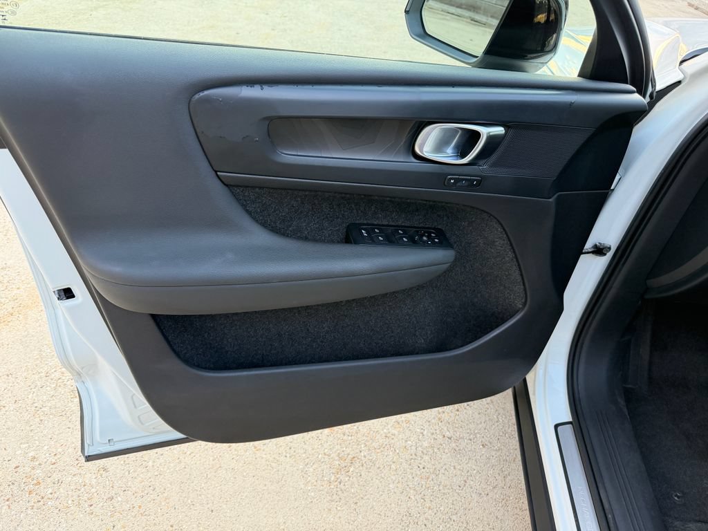 Certified 2023 Volvo C40 P8 Recharge Plus w/ Climate Package AWD/4WD image 9