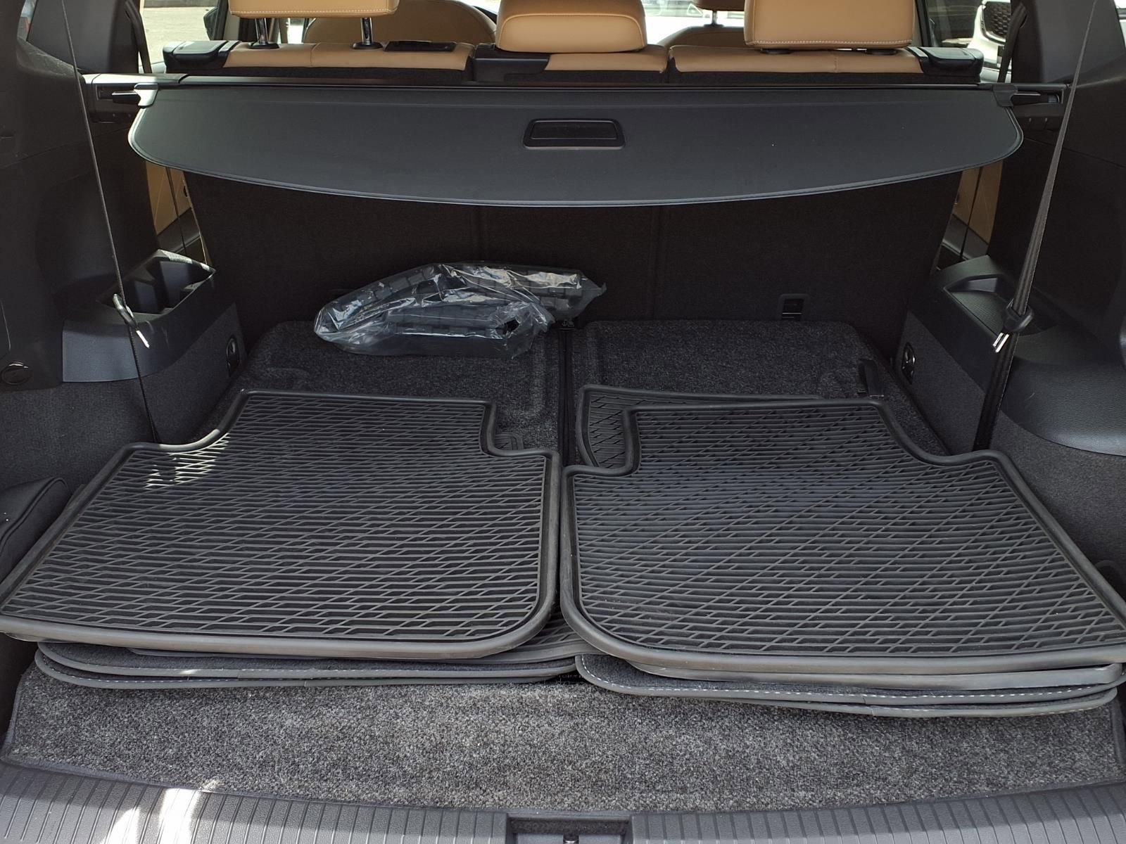 Certified 2023 Volkswagen Tiguan SE R-Line FWD image 8