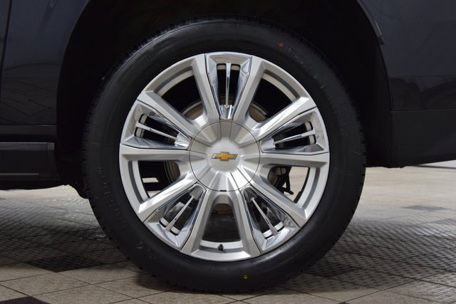 Used 2023 Chevrolet Suburban High Country w/ Premium Package image 26