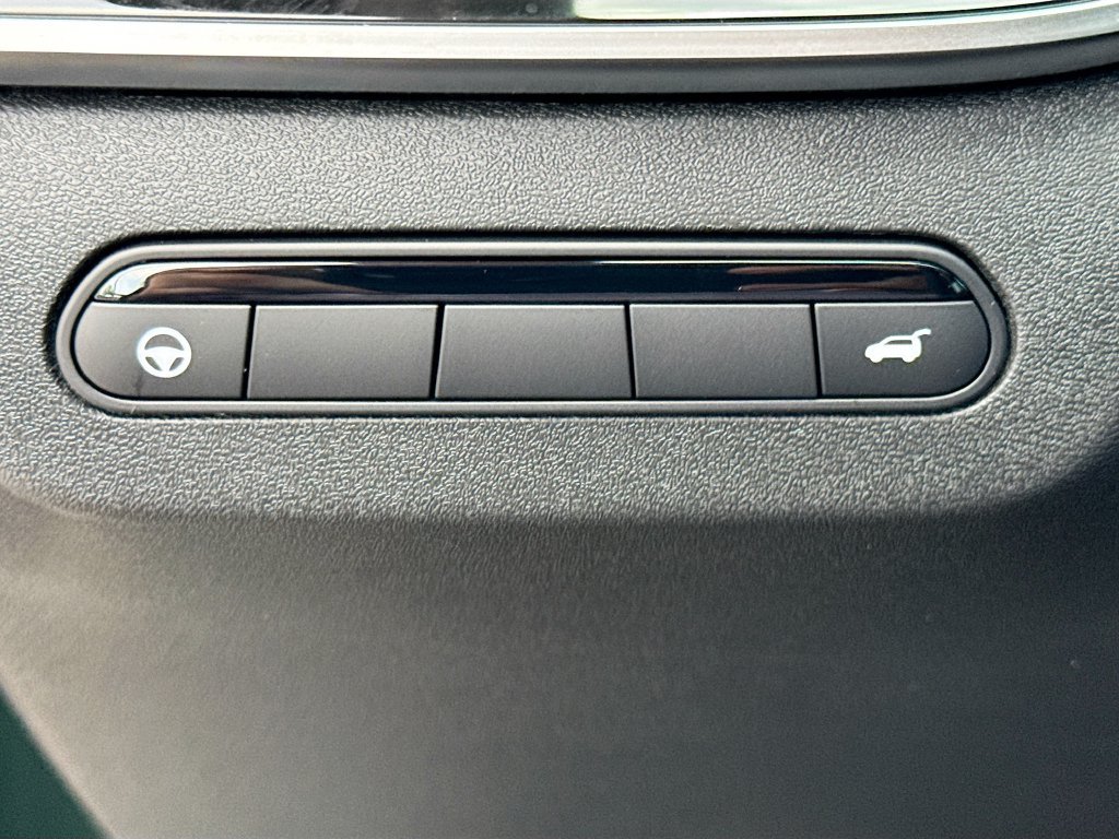 Used 2027 INFINITI QX60 Luxe w/ Cargo Package FWD image 11
