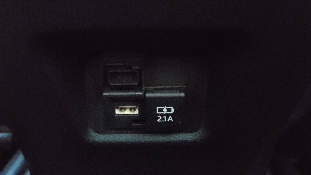 Used 2021 Toyota RAV4 XLE w/ Convenience Package FWD image 29