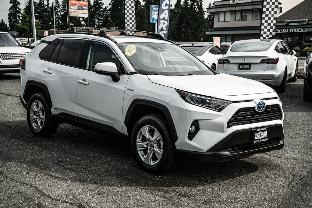 Used 2021 Toyota RAV4 XLE w/ XLE Grade Weather Package AWD/4WD image 4