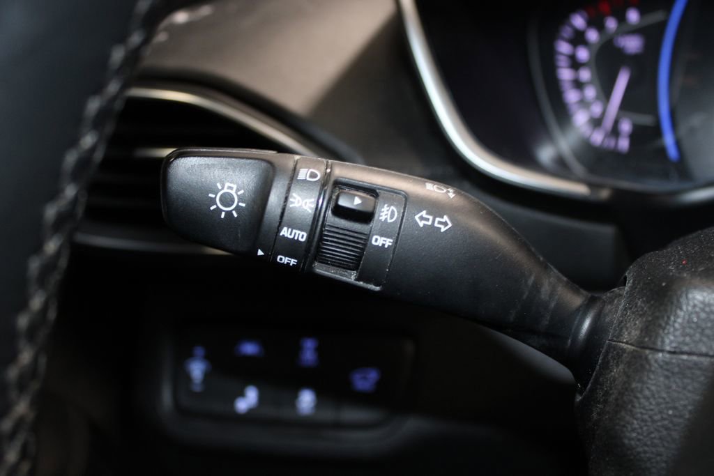 Used 2020 Hyundai Santa Fe Limited AWD/4WD image 23