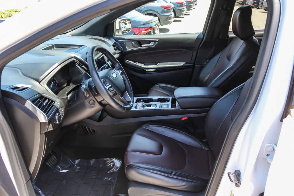 Used 2022 Ford Edge Titanium w/ Equipment Group 301A AWD/4WD image 19