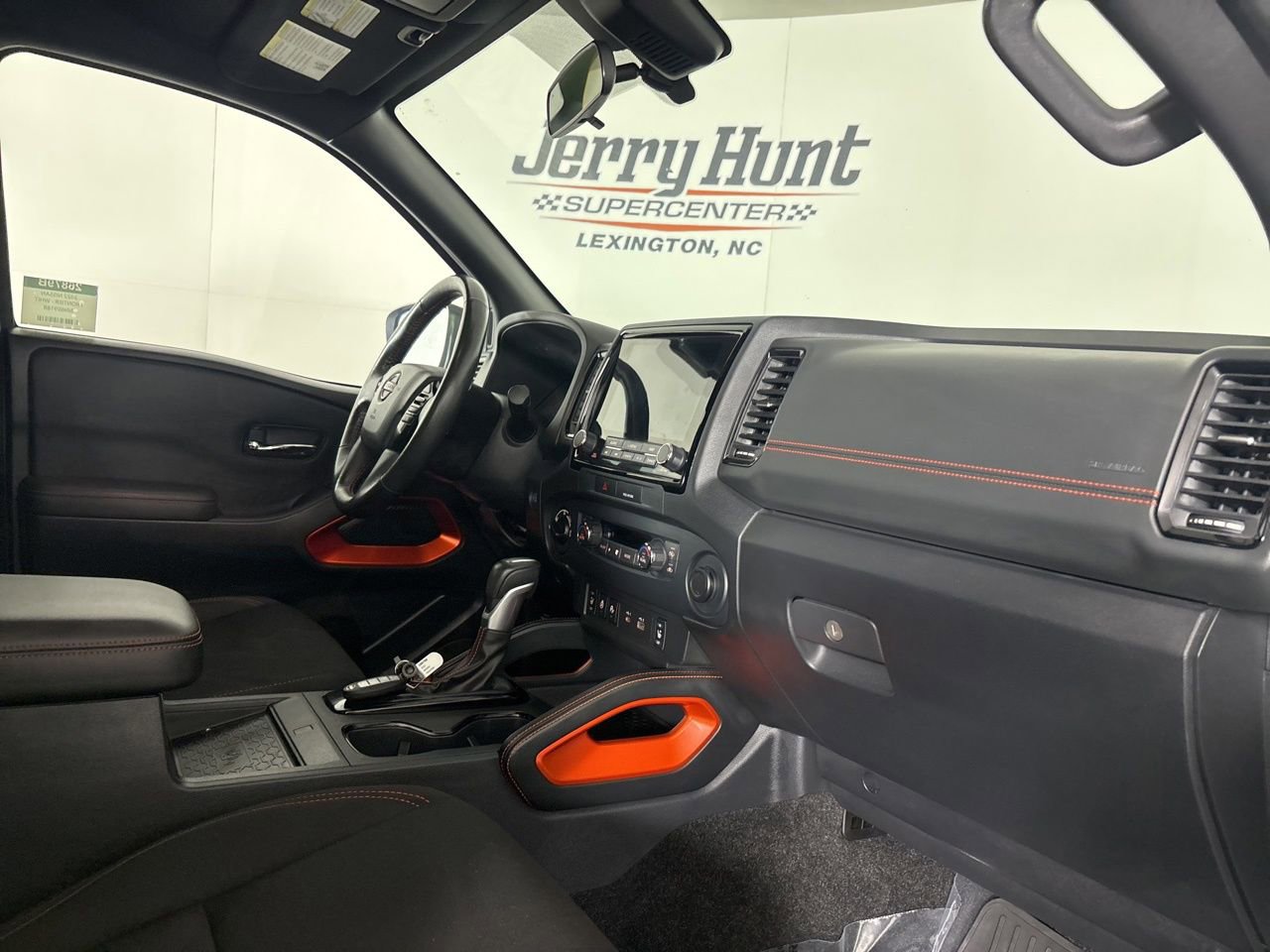 Used 2022 Nissan Frontier PRO-4X image 28