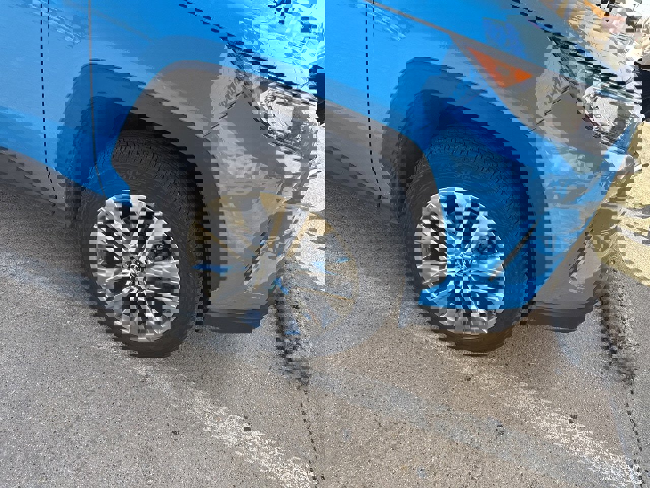 Used 2019 Toyota RAV4 XLE Premium w/ Carpet Mat Package image 10