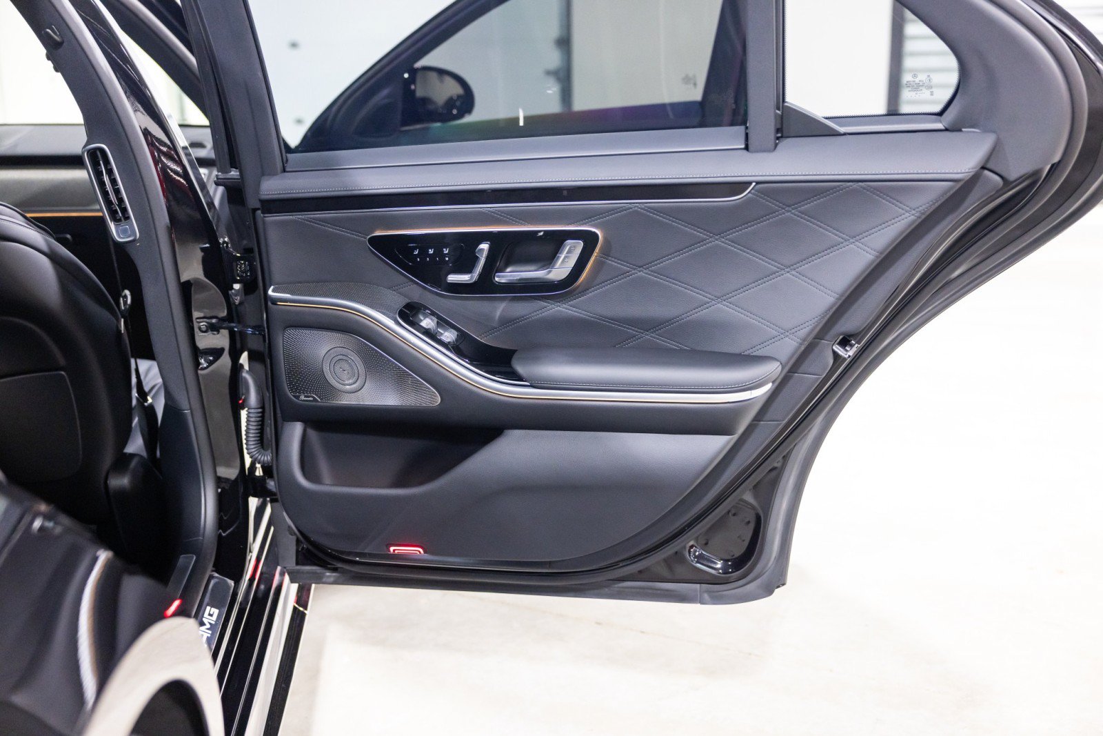 Used 2024 Mercedes-Benz S 63 AMG S w/ AMG Night Package image 27
