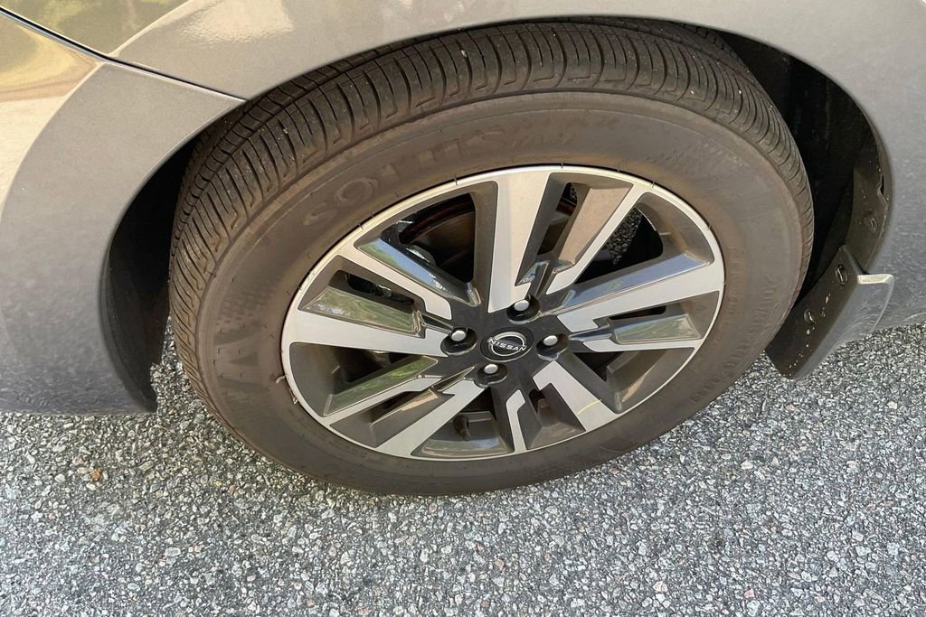 Used 2025 Nissan Versa SV w/ Trunk Package image 9