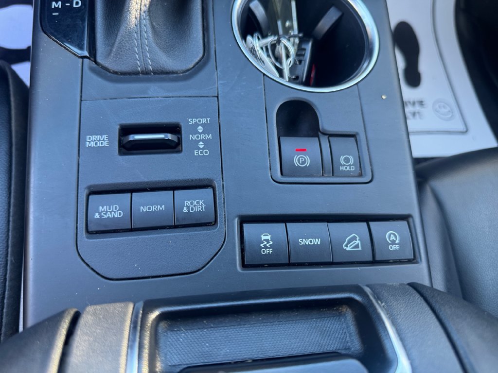 Used 2022 Toyota Highlander XLE AWD/4WD image 18