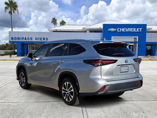 Used 2024 Toyota Highlander XLE image 3