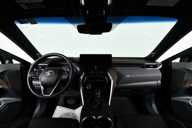 Used 2023 Toyota Venza XLE image 18