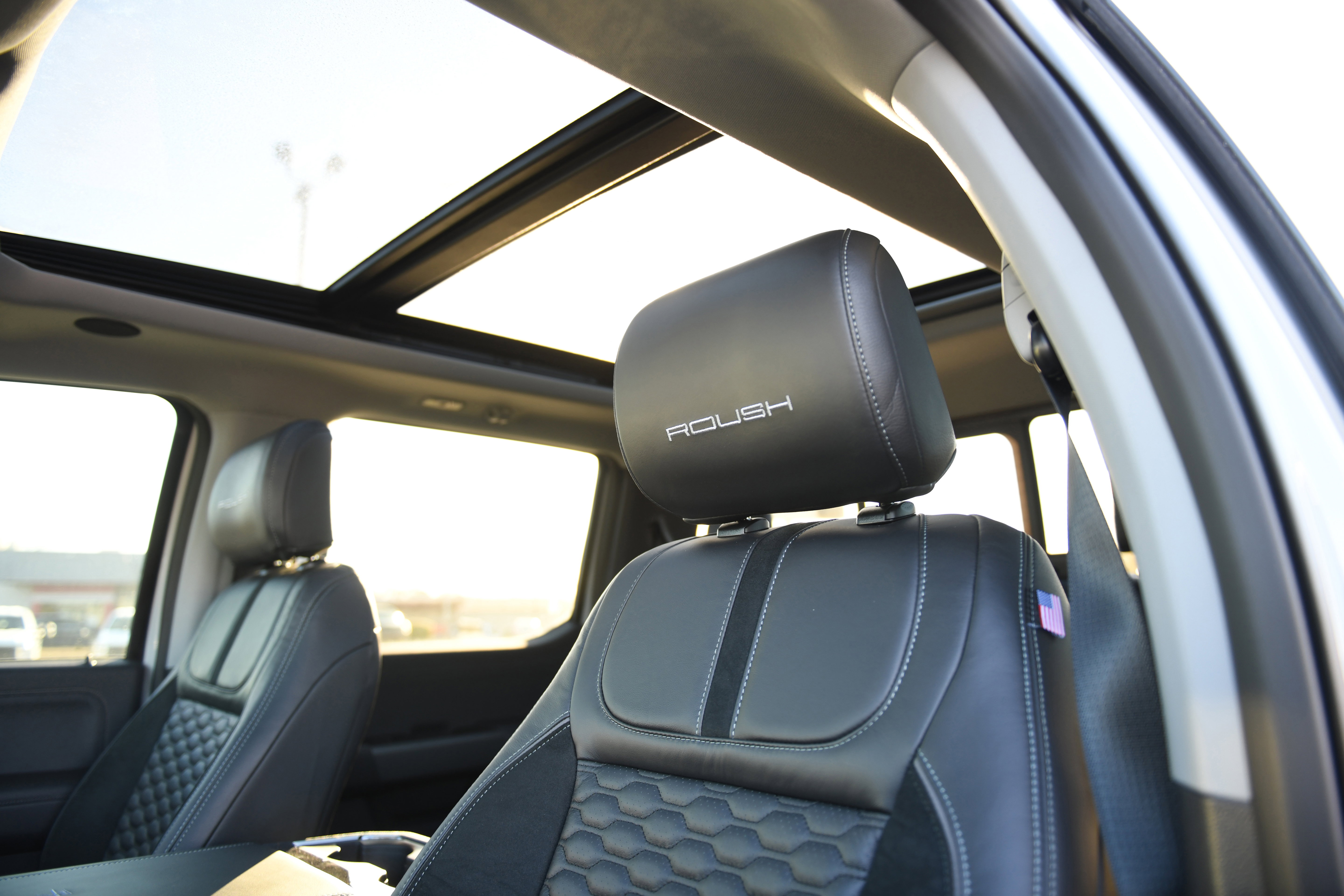 New 2026 Ford F250 Lariat w/ Black Appearance Package image 27