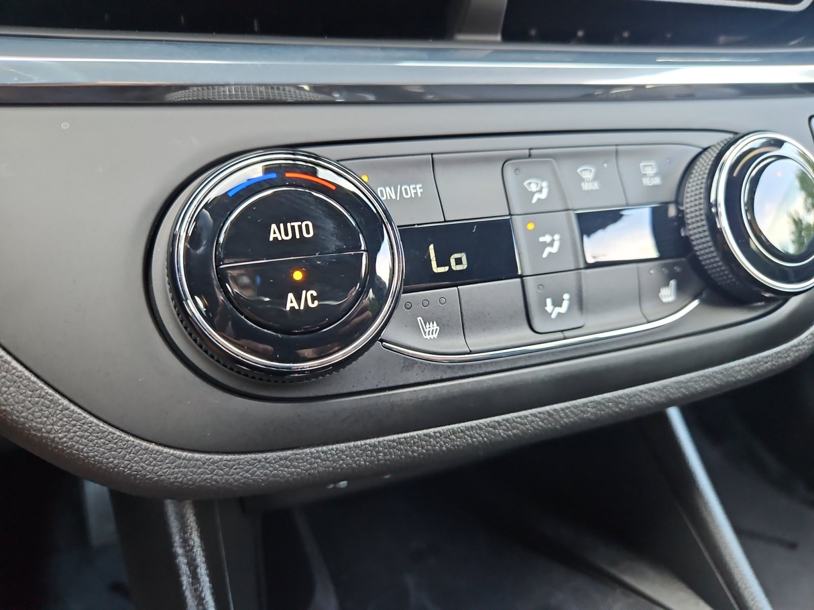 Used 2025 Buick Envista Preferred w/ Convenience I Package FWD image 20