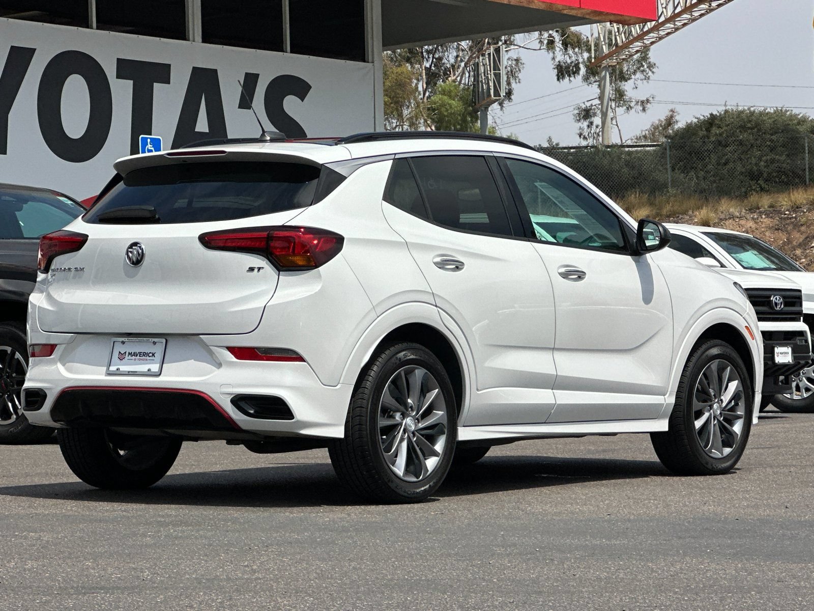 Used 2020 Buick Encore GX Essence w/ Sport Touring Package AWD/4WD image 5