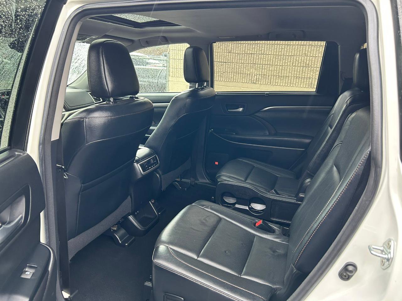 Used 2017 Toyota Highlander Limited w/ Carpet Mat Package image 14