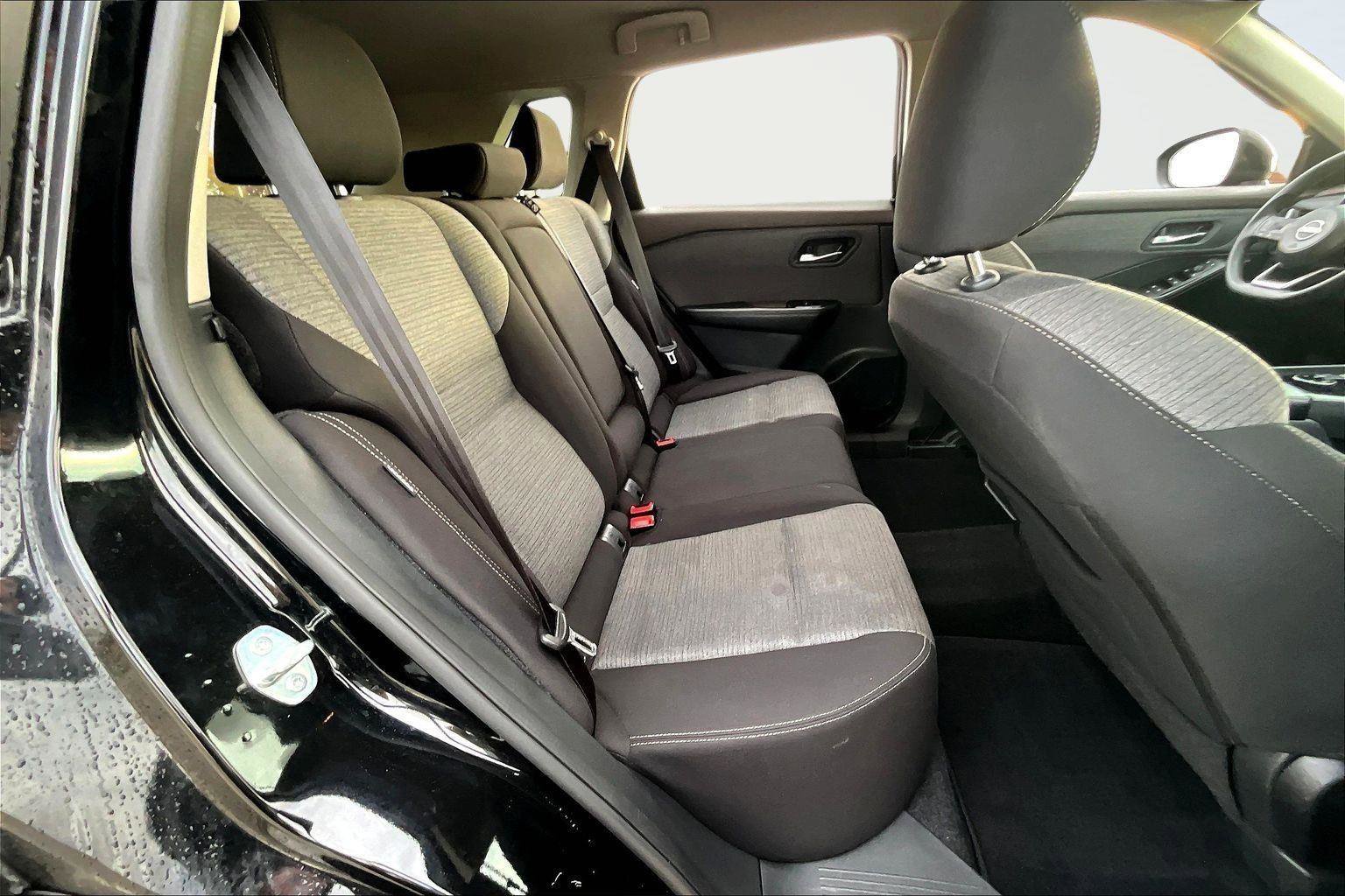 Used 2023 Nissan Rogue SV image 27