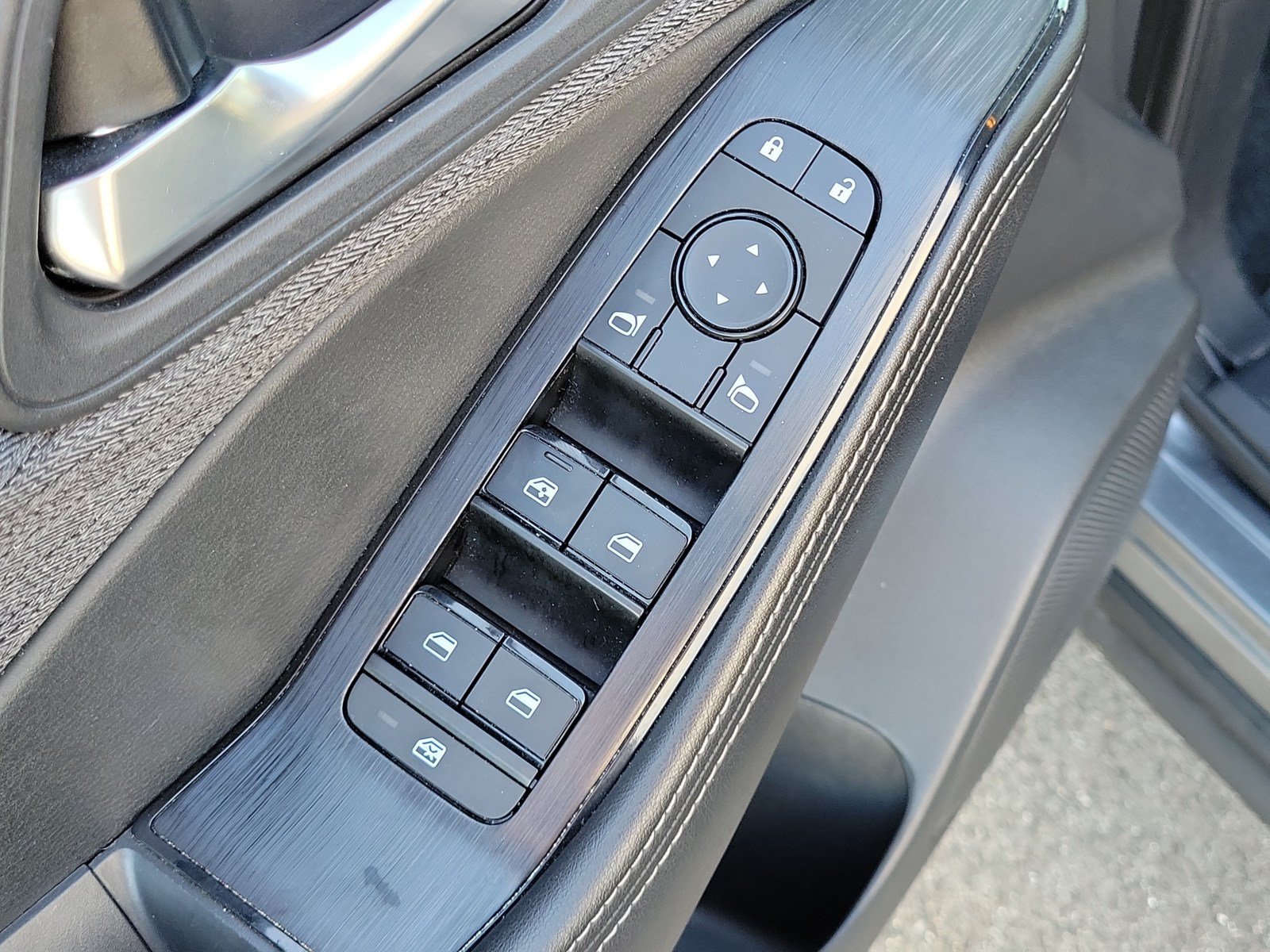 Used 2021 Nissan Rogue SV FWD image 14